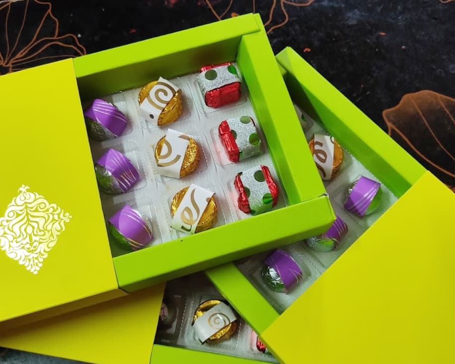 9 pcs chocolate gift box photo placeholder
