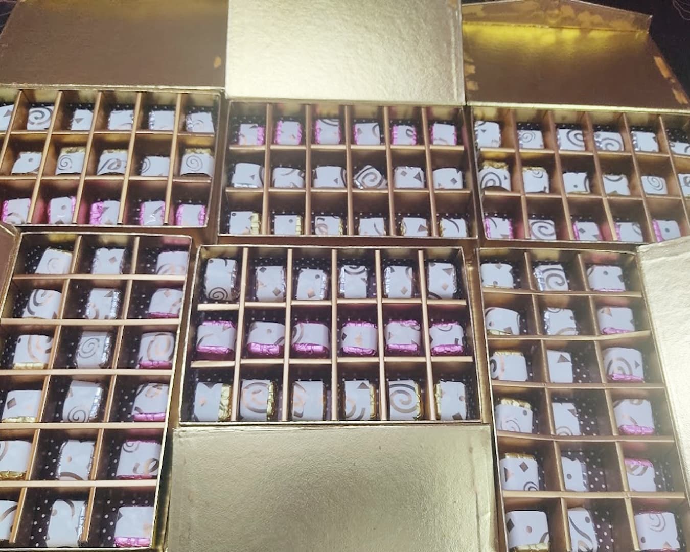 18 pcs chocolate gift box photo placeholder